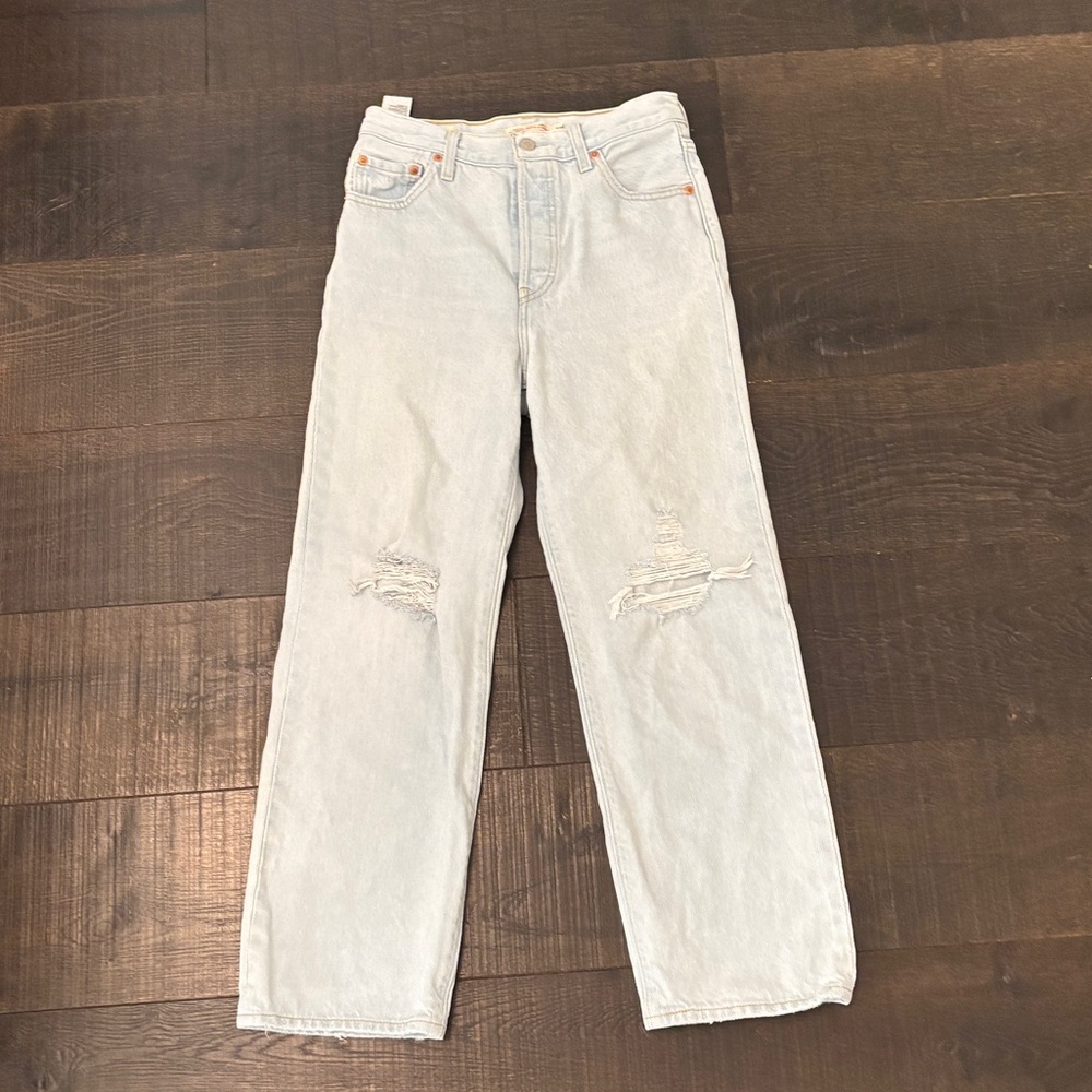 Light Wash ribcage Levi’s jeans